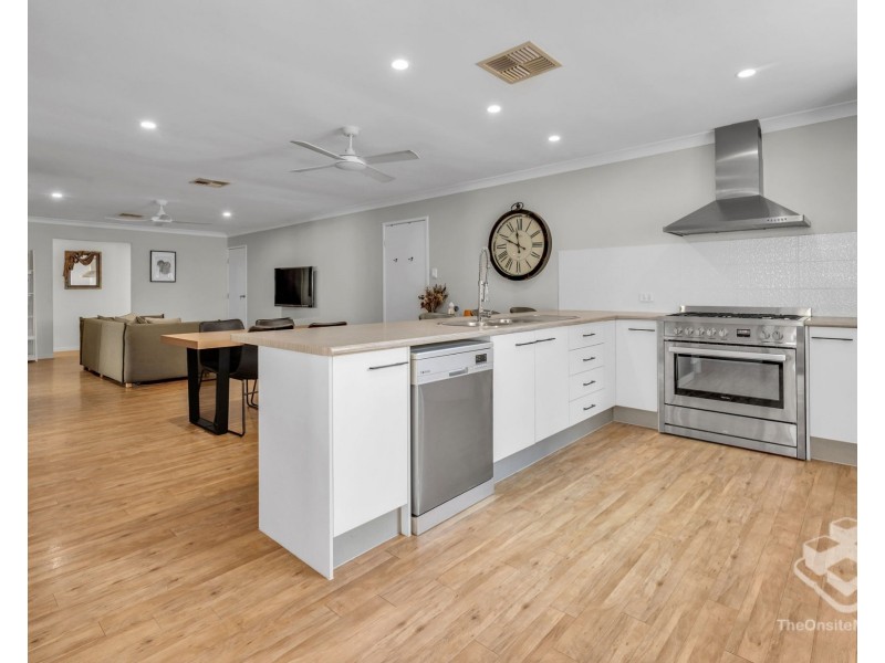 5 Lowe Court, Maudsland QLD 4210