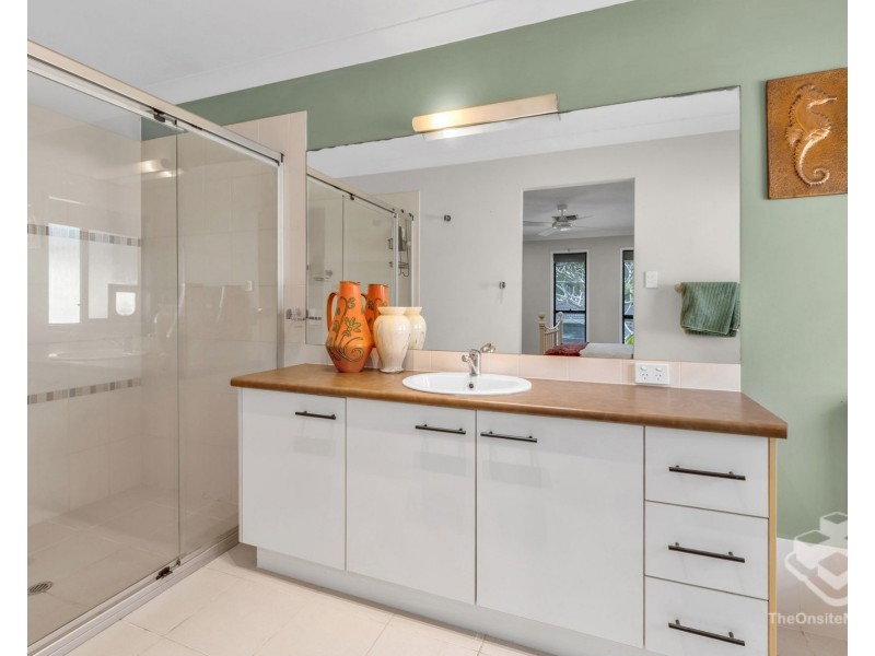 5 Lowe Court, Maudsland QLD 4210