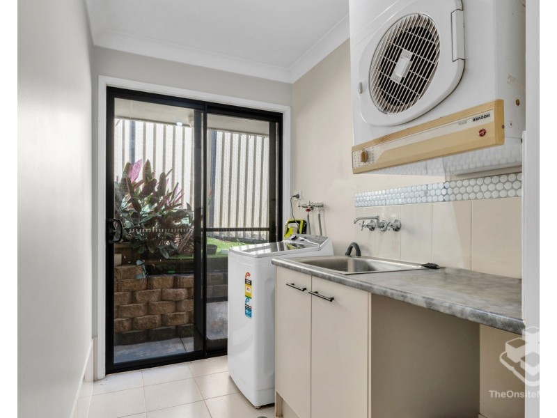 5 Lowe Court, Maudsland QLD 4210