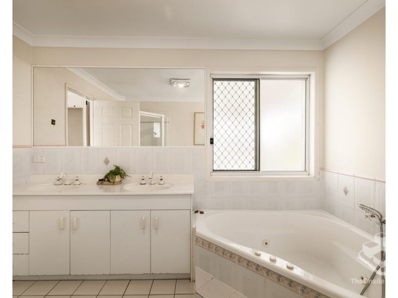 11 Carrington Place, Carindale QLD 4152