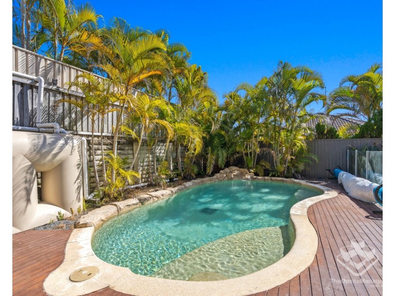 124 Crestwood Drive, Molendinar QLD 4214