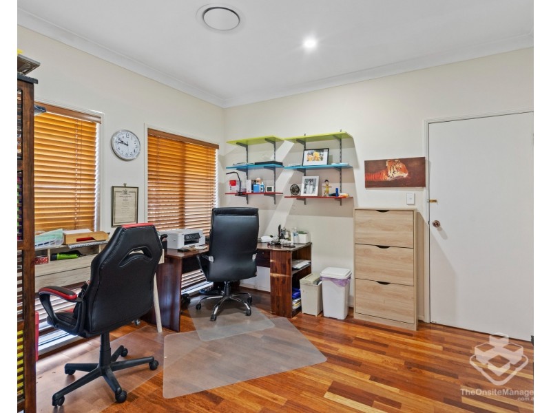 124 Crestwood Drive, Molendinar QLD 4214