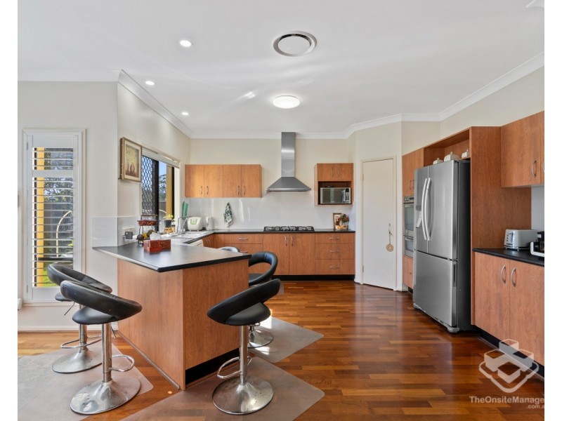 124 Crestwood Drive, Molendinar QLD 4214