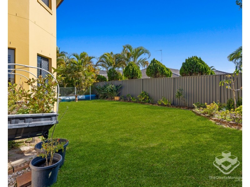 124 Crestwood Drive, Molendinar QLD 4214