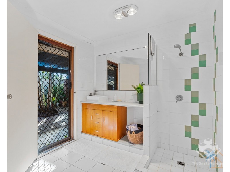 132 Oceanic Drive, Mermaid Waters QLD 4218