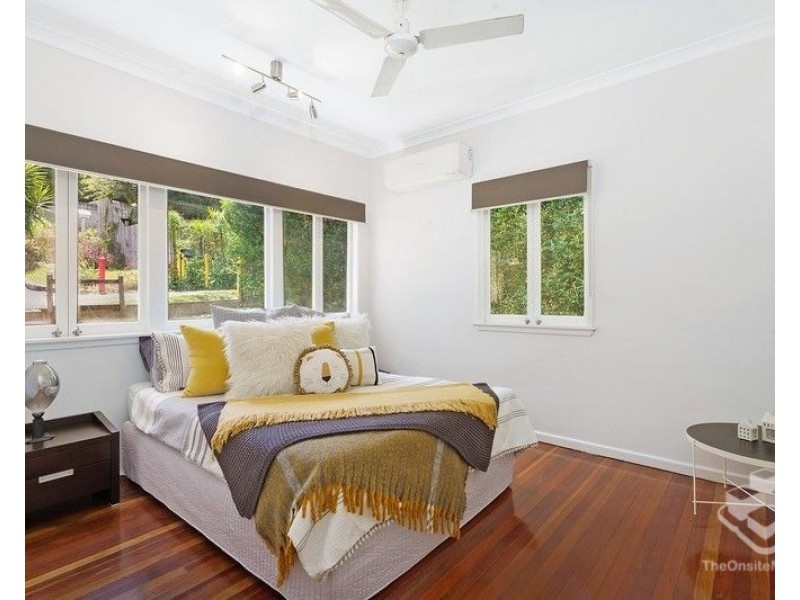 15 Tyne Street, Taringa QLD 4068