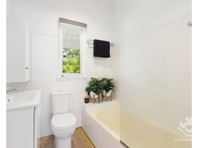 15 Tyne Street, Taringa QLD 4068