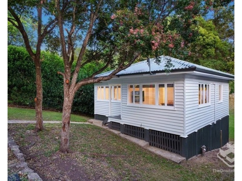 15 Tyne Street, Taringa QLD 4068