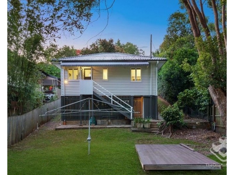 15 Tyne Street, Taringa QLD 4068