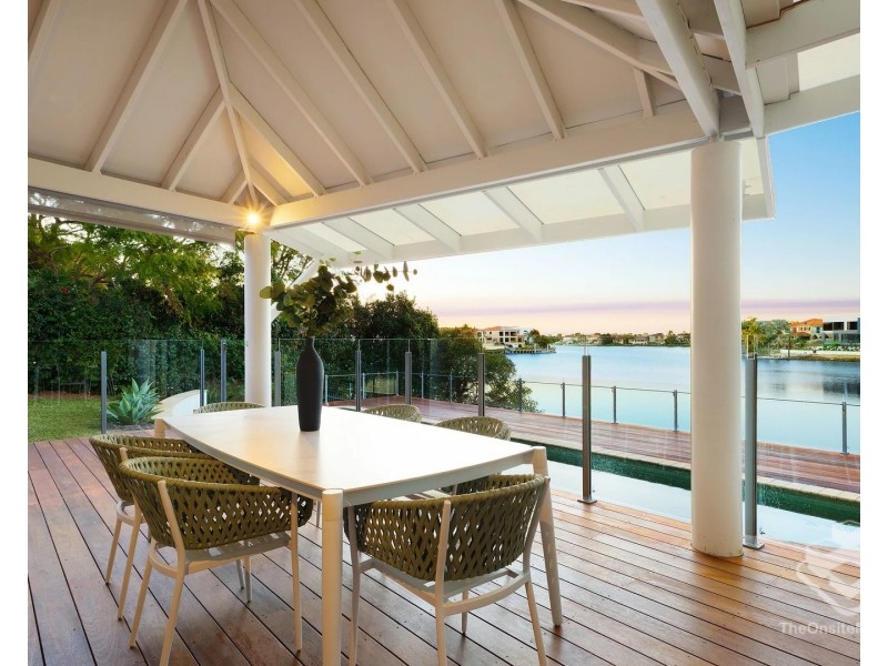 28 Bollard Circuit, Clear Island Waters QLD 4226