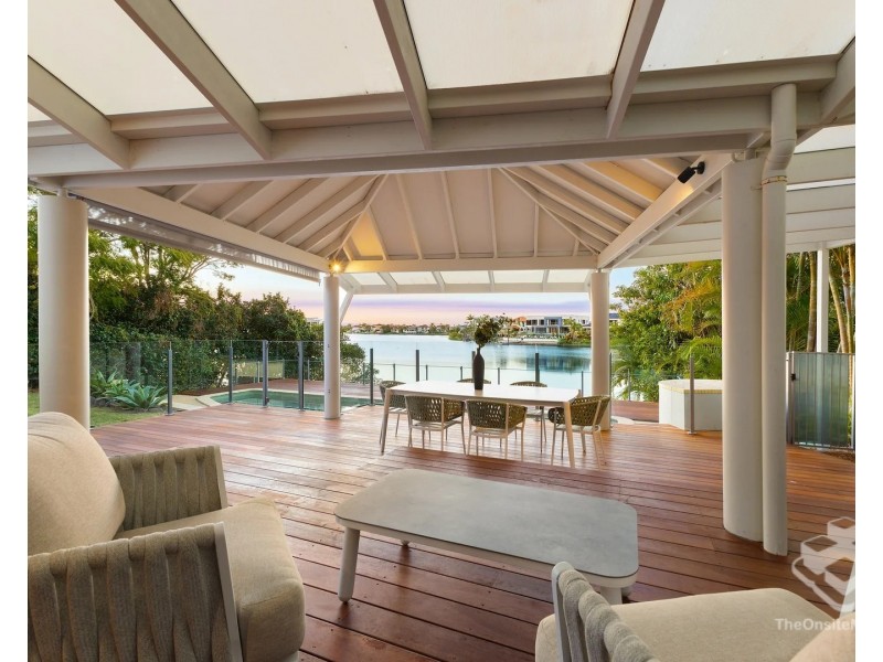 28 Bollard Circuit, Clear Island Waters QLD 4226