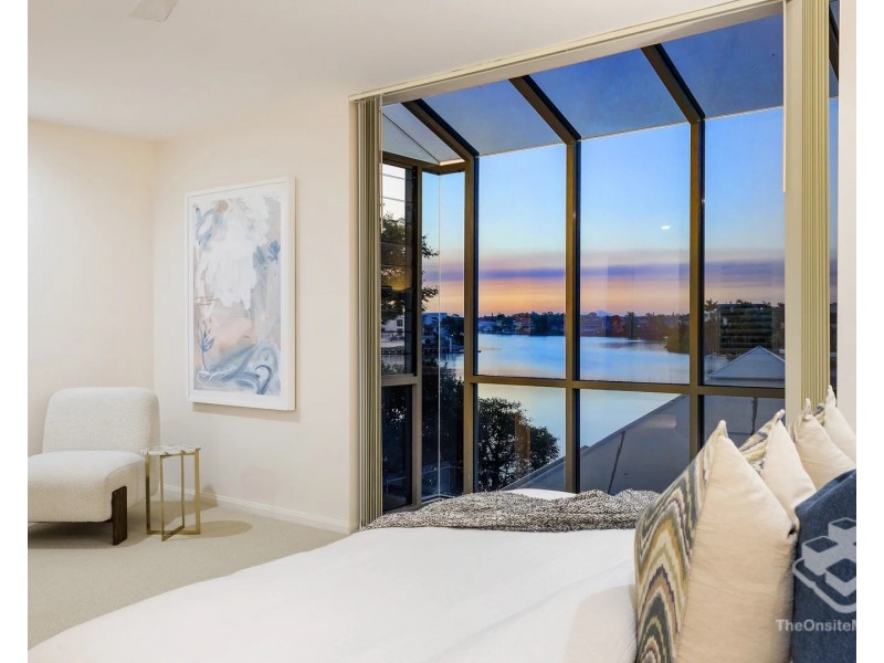 28 Bollard Circuit, Clear Island Waters QLD 4226