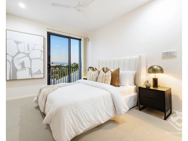 28 Bollard Circuit, Clear Island Waters QLD 4226