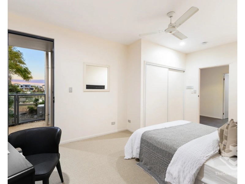 28 Bollard Circuit, Clear Island Waters QLD 4226