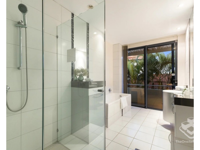 28 Bollard Circuit, Clear Island Waters QLD 4226