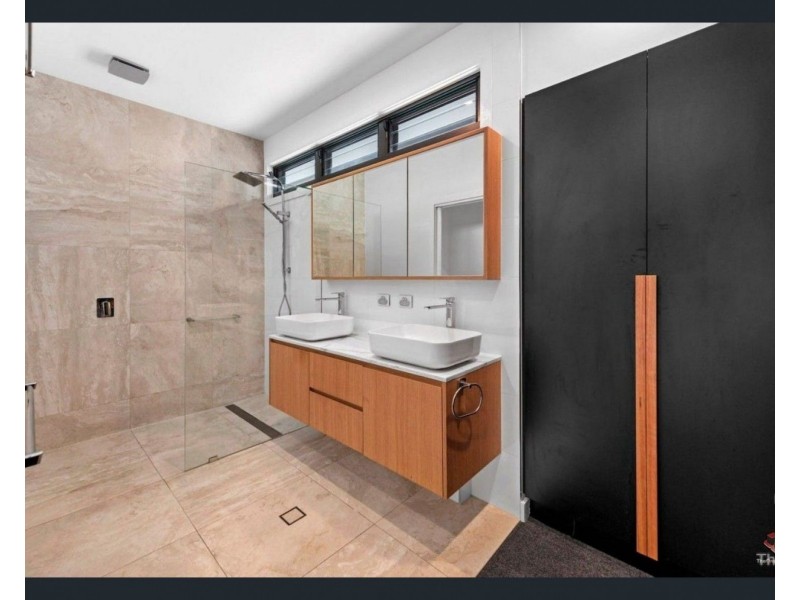 25 Quarry Street, Hamilton QLD 4007