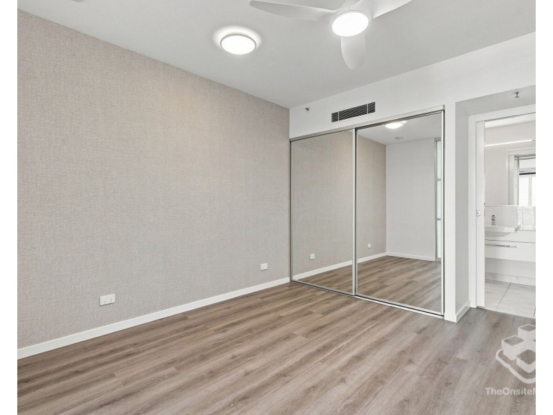 402/17 Bath Street, Labrador QLD 4215