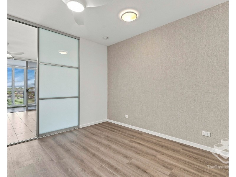 402/17 Bath Street, Labrador QLD 4215