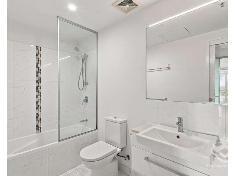 402/17 Bath Street, Labrador QLD 4215