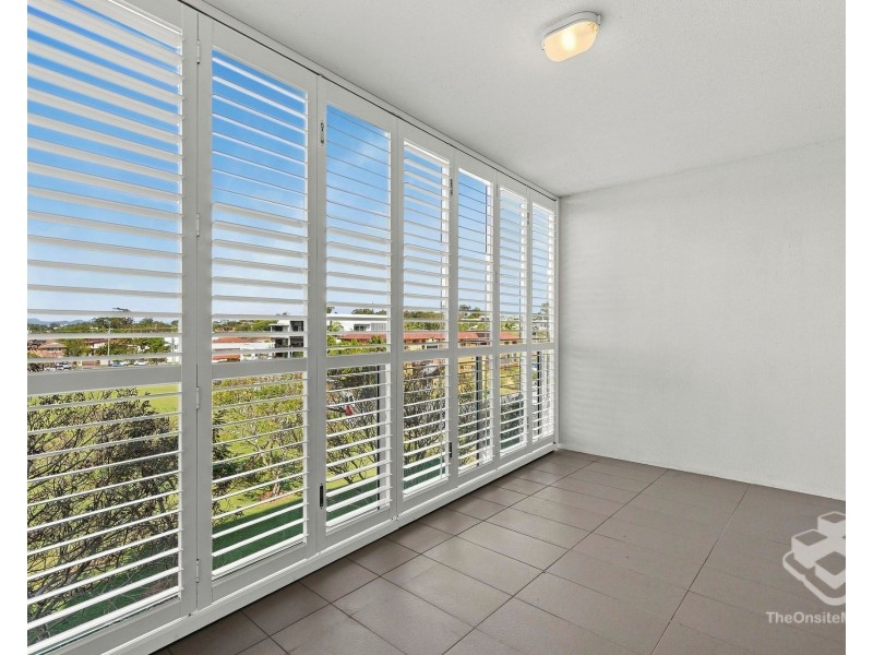 402/17 Bath Street, Labrador QLD 4215