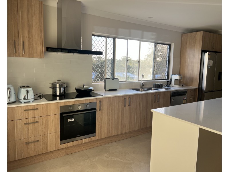 301 Redland Bay Road, Capalaba QLD 4157