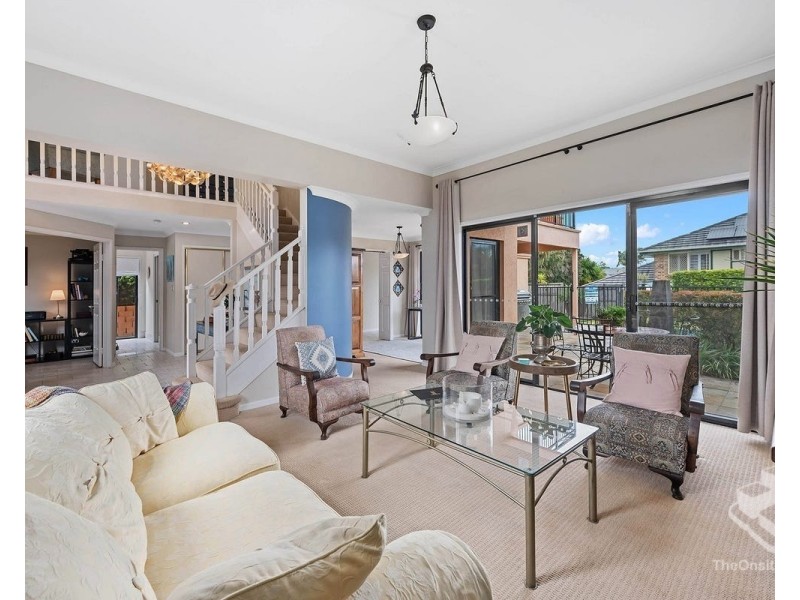 102 Cribb Road, Carindale QLD 4152
