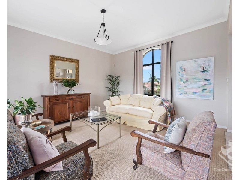 102 Cribb Road, Carindale QLD 4152