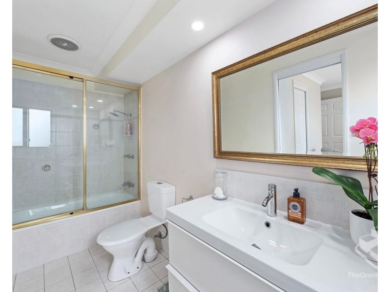 102 Cribb Road, Carindale QLD 4152