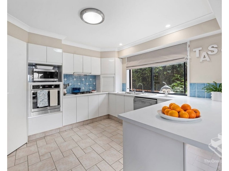 102 Cribb Road, Carindale QLD 4152