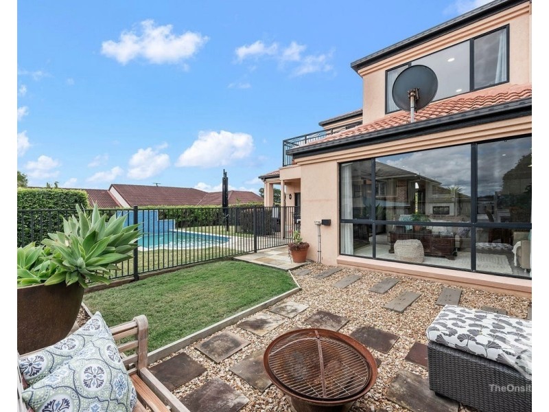 102 Cribb Road, Carindale QLD 4152