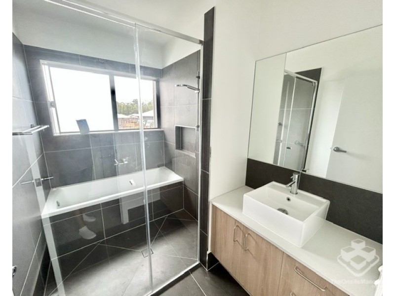 2/56 Hamilton Road, Woodford QLD 4514