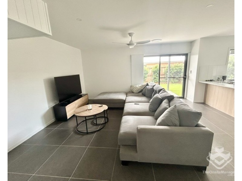 2/56 Hamilton Road, Woodford QLD 4514