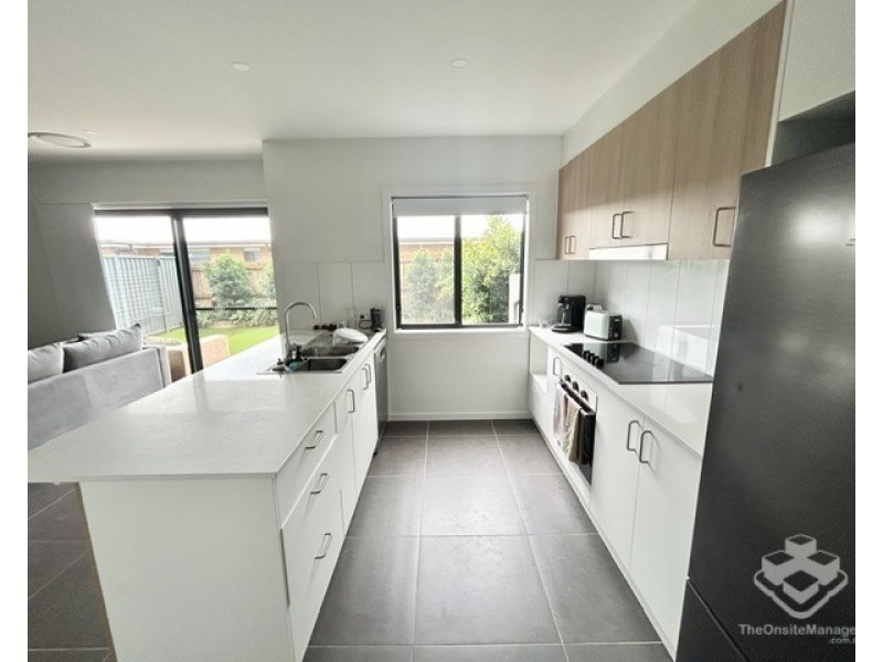 2/56 Hamilton Road, Woodford QLD 4514