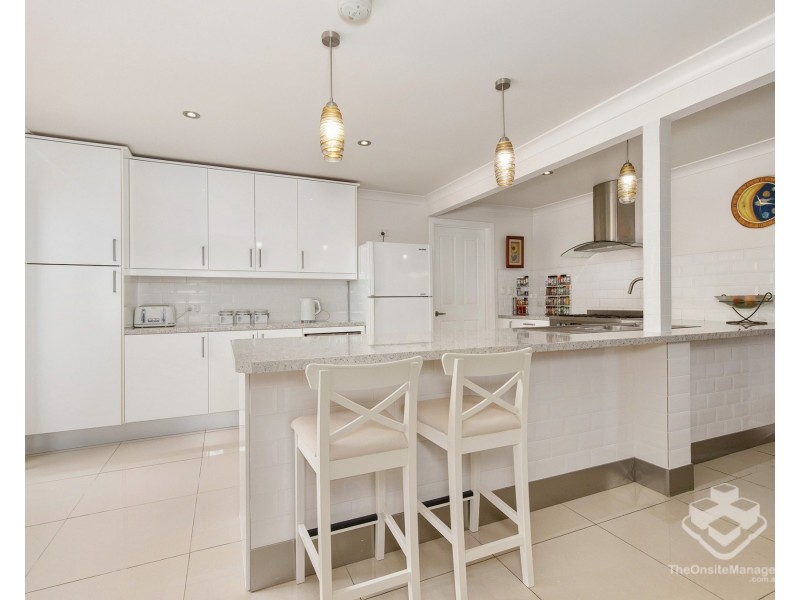 3 Bathurst Court, Helensvale QLD 4212