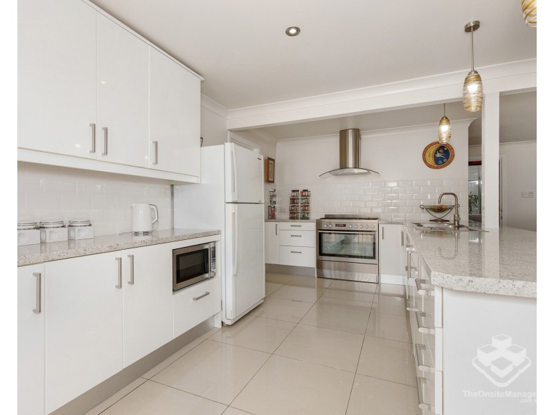 3 Bathurst Court, Helensvale QLD 4212