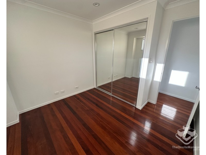 62 Olsen Crescent, Wakerley QLD 4154