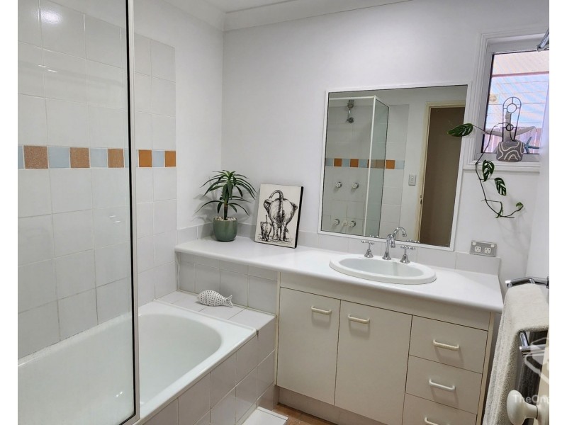 75 Waterview Avenue, Wynnum QLD 4178