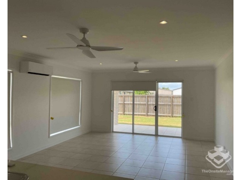 8 Lady Elliot Crescent, Eli Waters QLD 4655