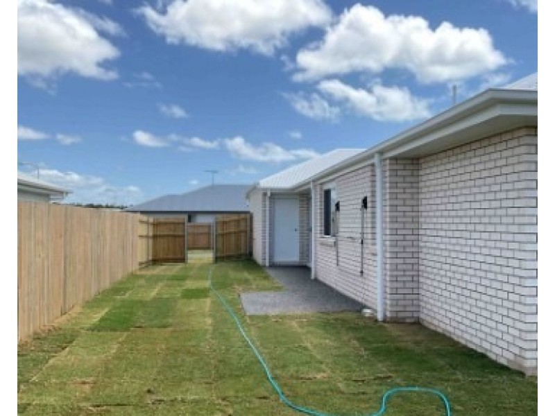 8 Lady Elliot Crescent, Eli Waters QLD 4655