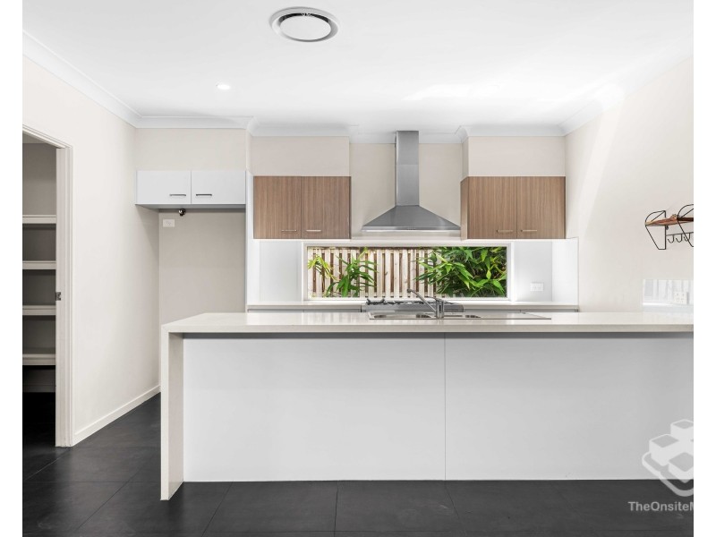 80 North Quay Circuit, Hope Island QLD 4212