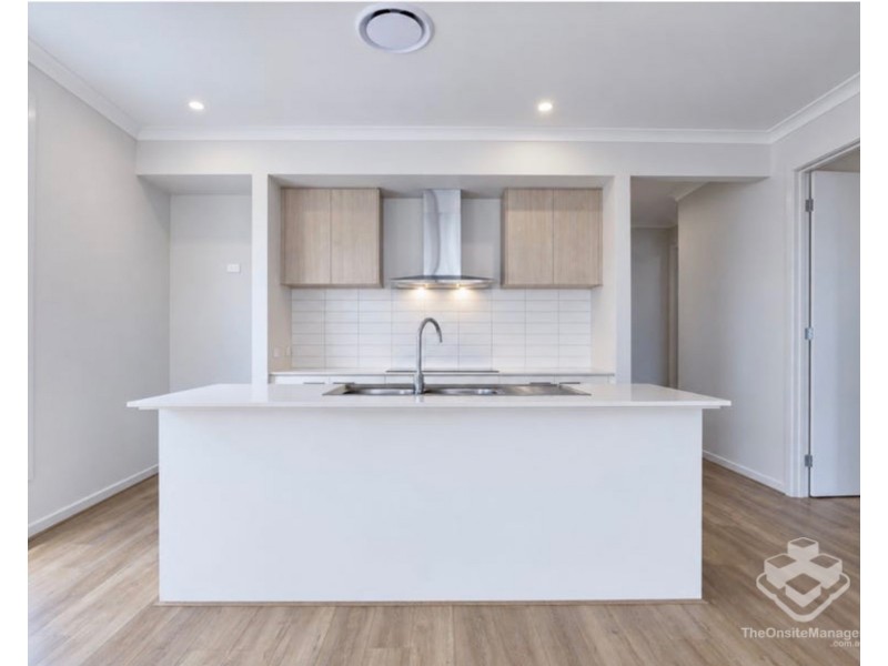 11 Watertower St, Park Ridge QLD 4125