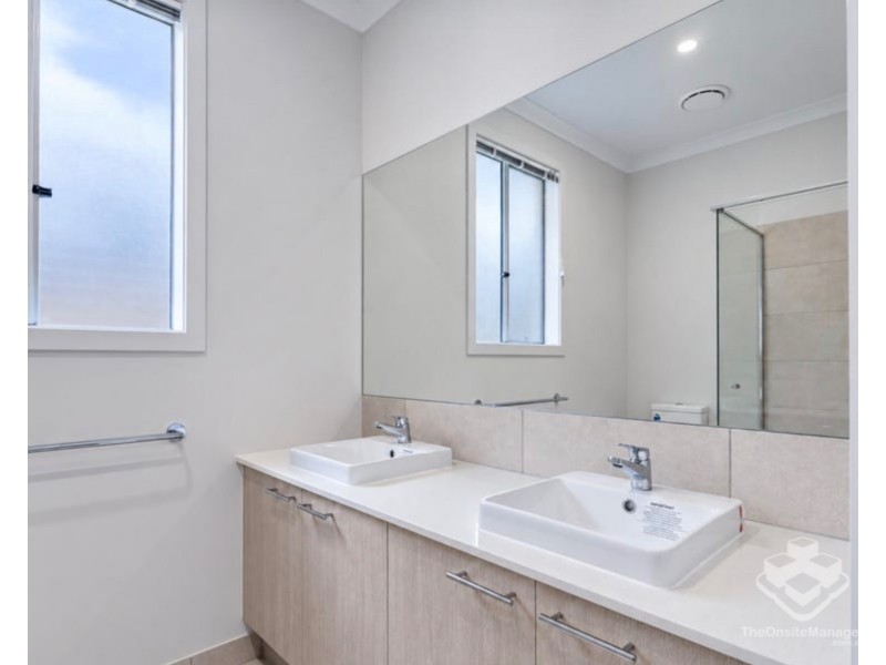 11 Watertower St, Park Ridge QLD 4125
