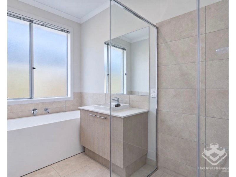 11 Watertower St, Park Ridge QLD 4125