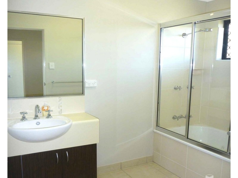 16 Parklands Drive, Mount Louisa QLD 4814