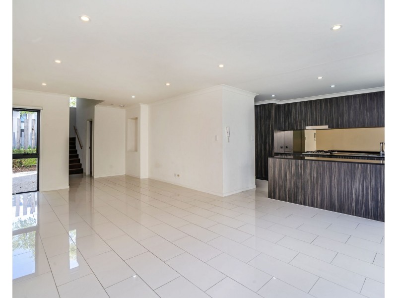 ID:21197470/18 Archipelago Street, Pacific Pines QLD 4211