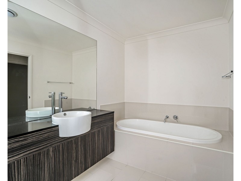 ID:21197470/18 Archipelago Street, Pacific Pines QLD 4211