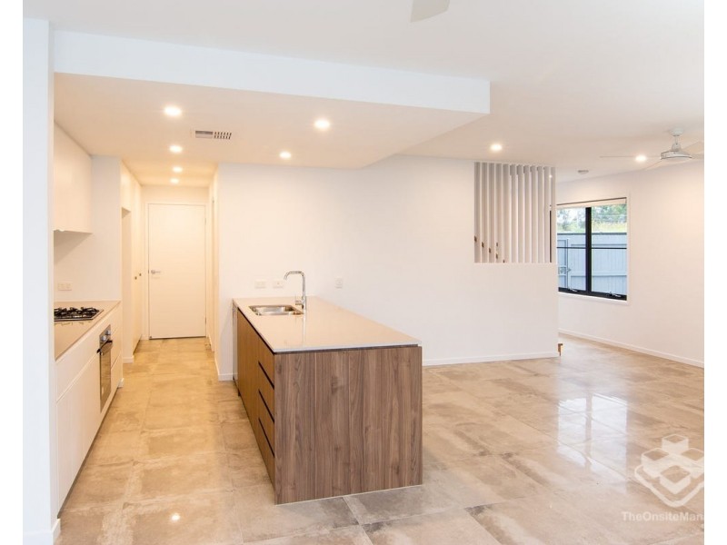 26/2 Flametree CCT, Arundel QLD 4214