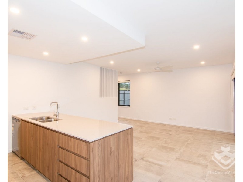 26/2 Flametree CCT, Arundel QLD 4214