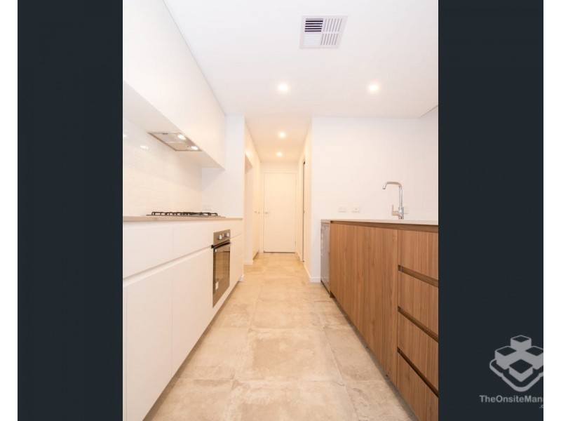 26/2 Flametree CCT, Arundel QLD 4214