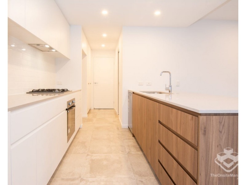 26/2 Flametree CCT, Arundel QLD 4214